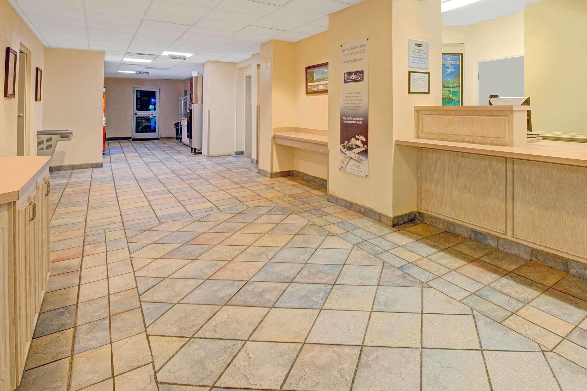 Days Inn & Suites By Wyndham Augusta Near Fort Eisenhower Exterior photo