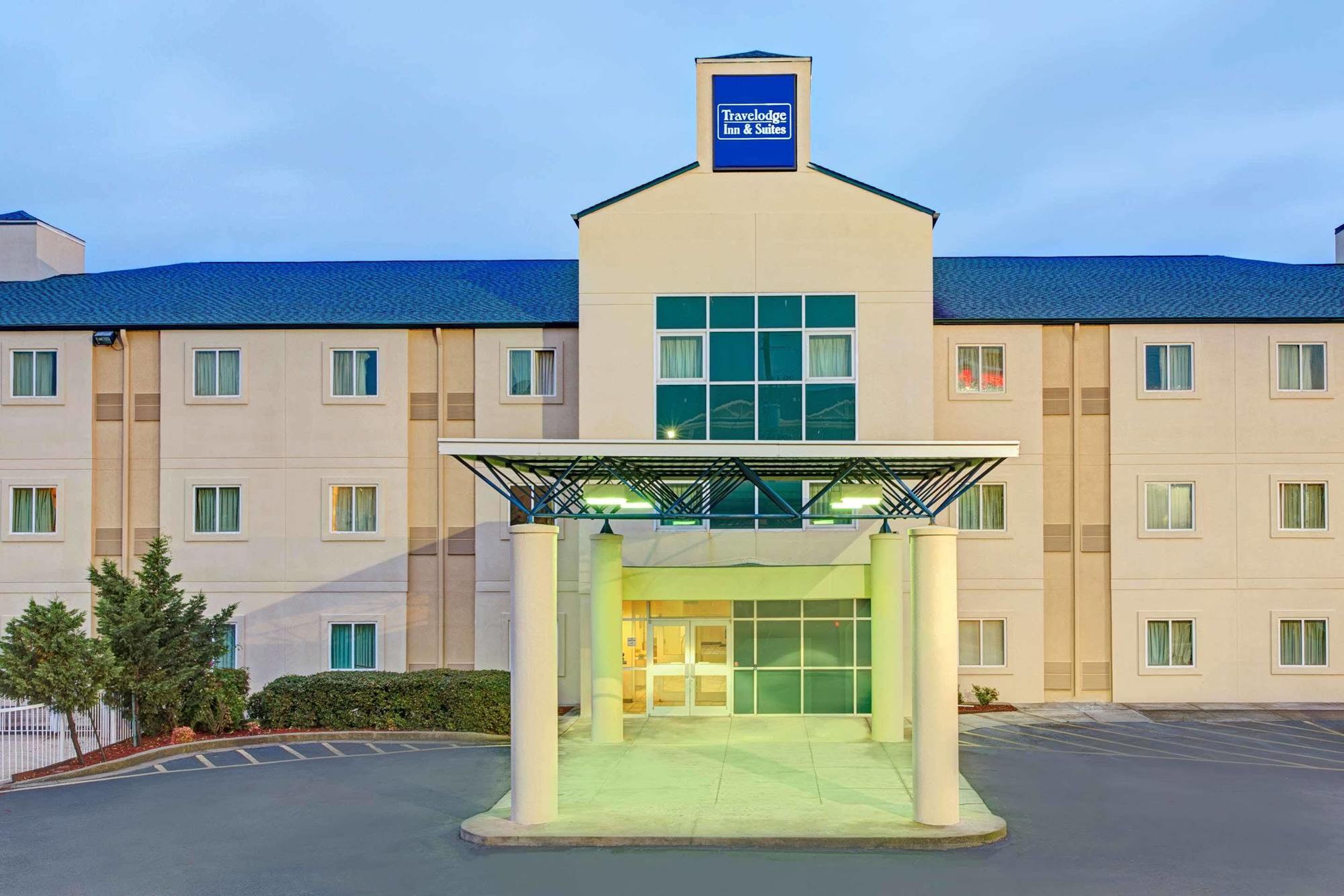 Days Inn & Suites By Wyndham Augusta Near Fort Eisenhower Exterior photo
