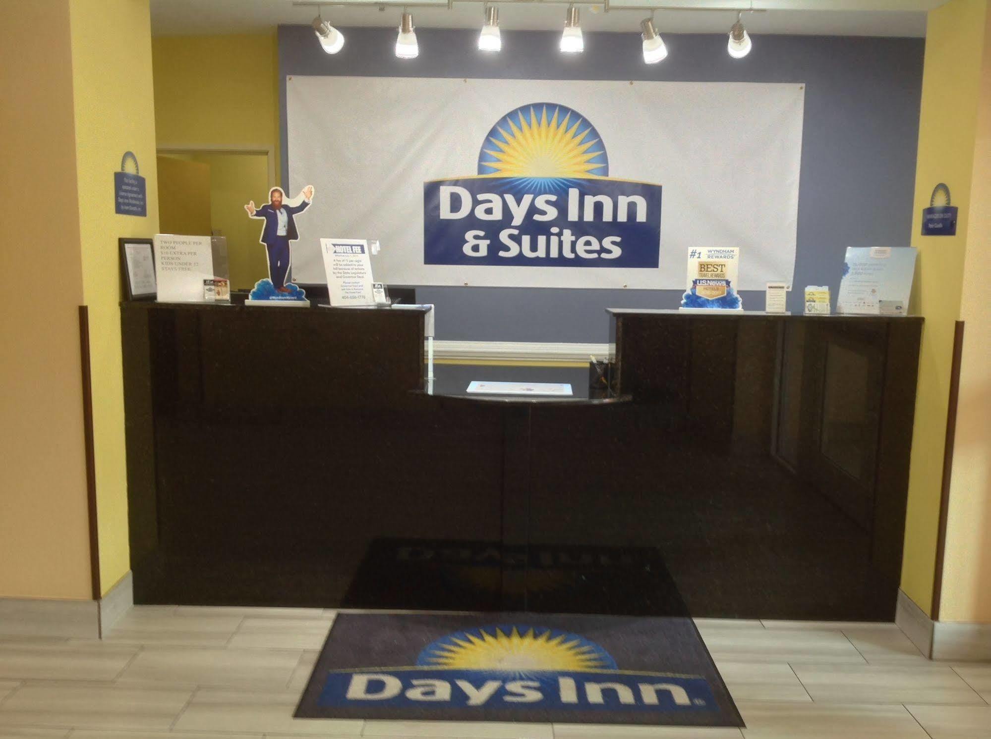Days Inn & Suites By Wyndham Augusta Near Fort Eisenhower Exterior photo