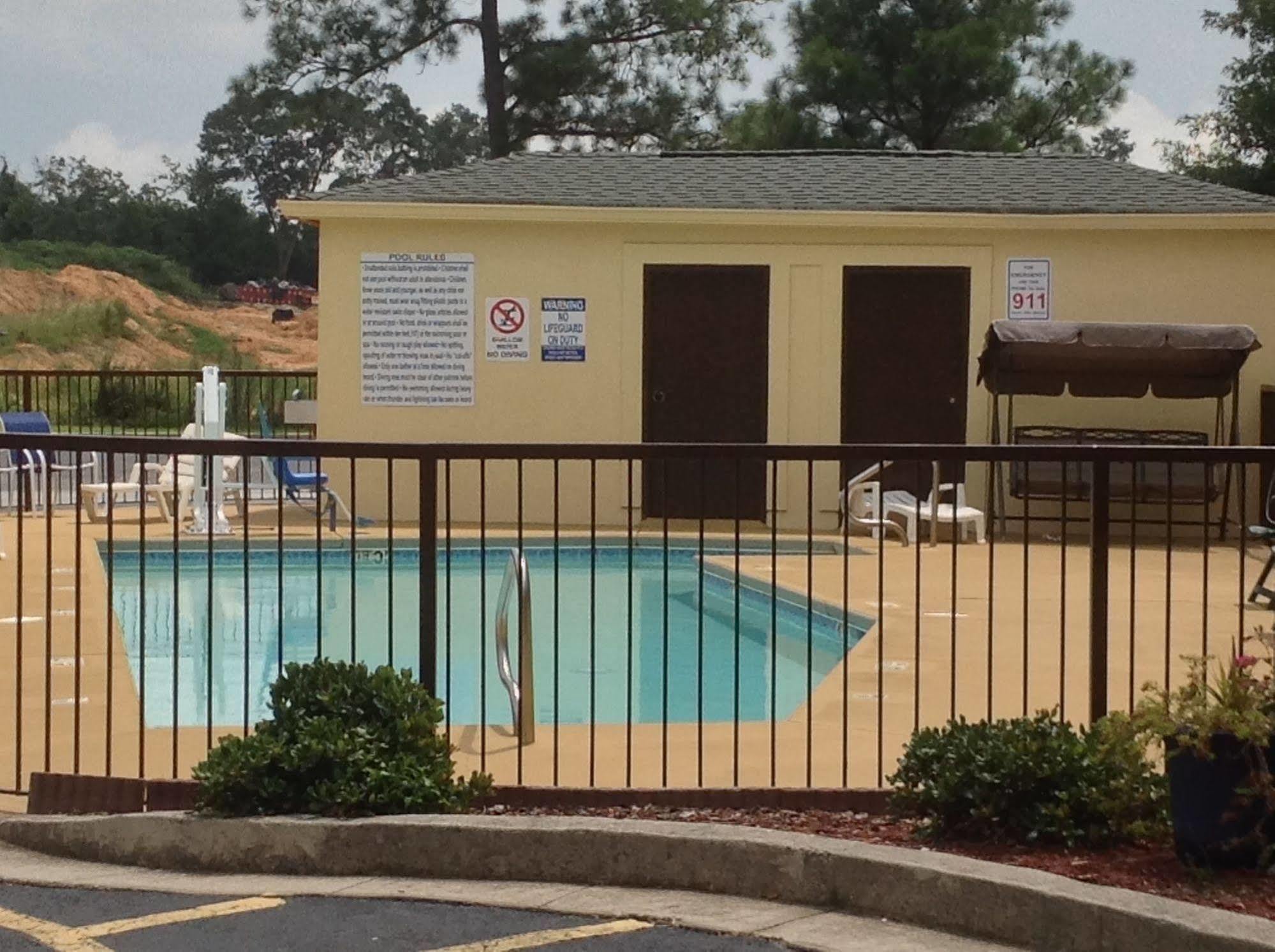 Days Inn & Suites By Wyndham Augusta Near Fort Eisenhower Exterior photo