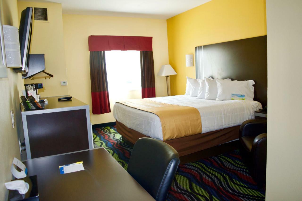 Days Inn & Suites By Wyndham Augusta Near Fort Eisenhower Exterior photo